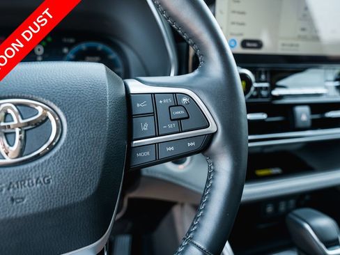 Used 2024 Toyota Highlander Platinum FWD image 17