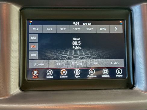 Used 2022 Dodge Charger SXT RWD image 17