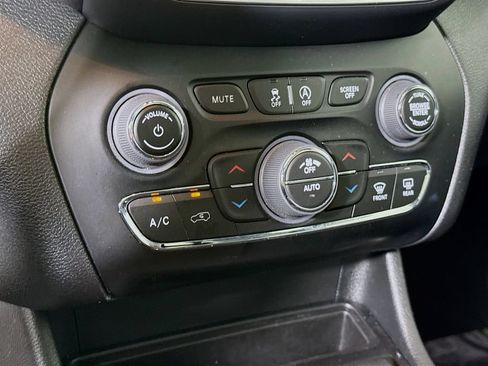Used 2023 Jeep Cherokee Altitude Lux w/ Lux Elite Package AWD/4WD image 10