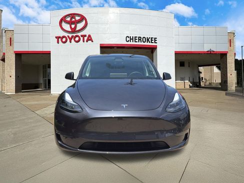 Used 2025 Tesla Model Y Long Range RWD image 2