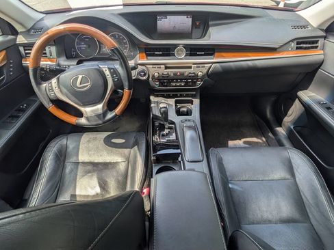 Used 2015 Lexus ES 300h w/ Navigation System Package FWD image 19