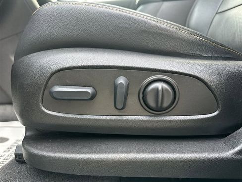 Used 2022 Chevrolet Equinox Premier image 13