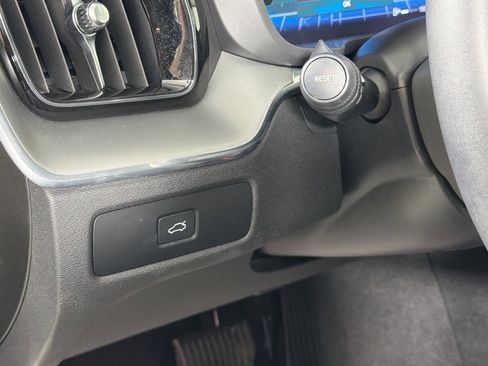 Certified 2024 Volvo XC60 B5 Core w/ Climate Package image 11