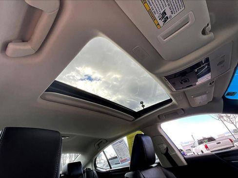 Used 2025 Lexus ES 300h w/ Luxury Package image 17