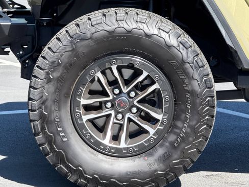 Used 2025 Jeep Wrangler Unlimited Rubicon AWD/4WD image 15