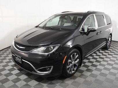 Used 2017 Chrysler Pacifica Limited w/ Advanced Safetytec Group