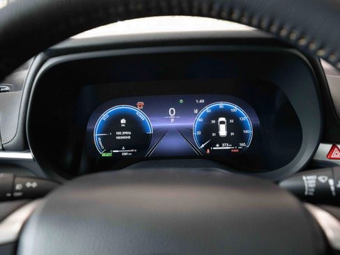 Used 2025 Toyota Sienna XLE Woodland Edition image 16