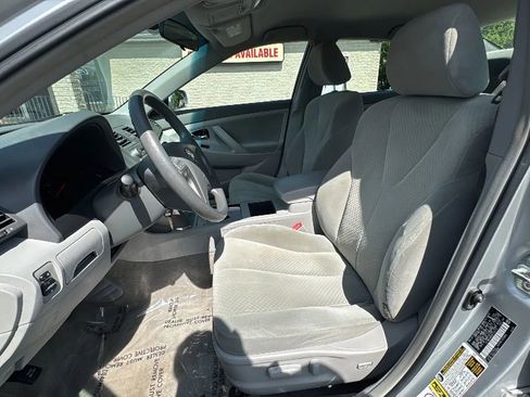 Used 2009 Toyota Camry LE FWD image 12