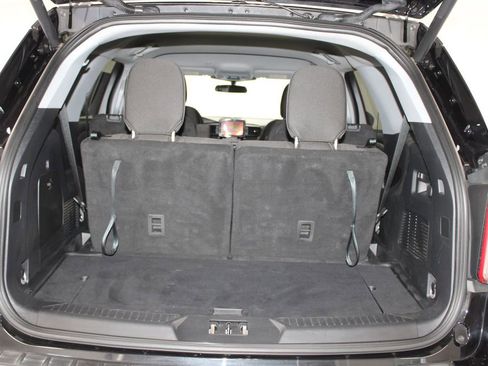 Used 2023 Ford Explorer XLT AWD/4WD image 14