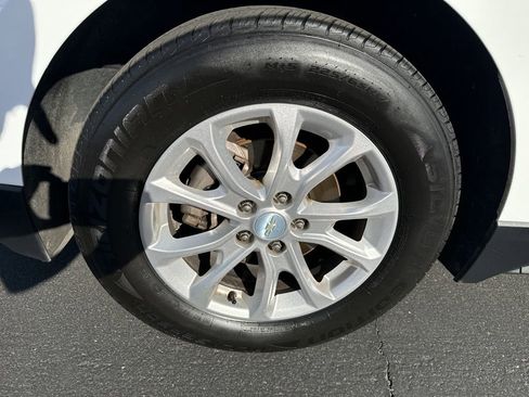 Used 2018 Chevrolet Equinox LT FWD image 10