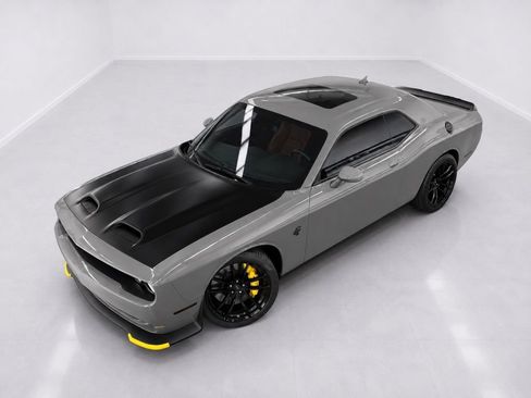 Used 2023 Dodge Challenger SRT Hellcat RWD image 3
