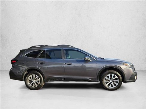 Used 2022 Subaru Outback Premium image 4