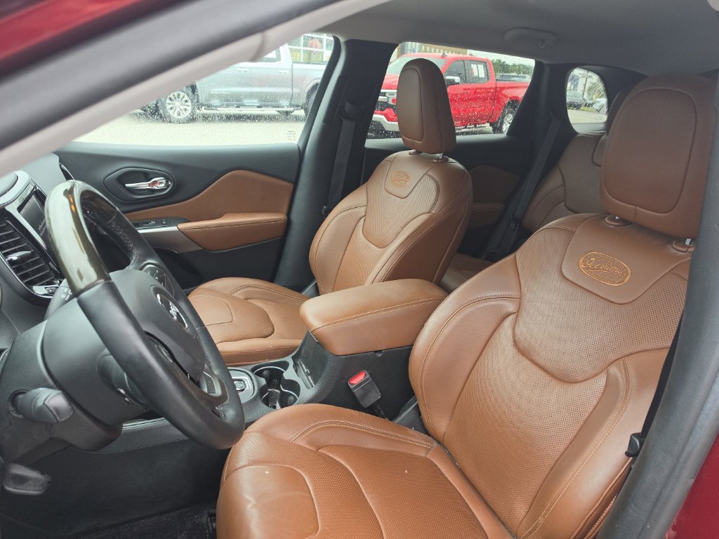 Used 2019 Jeep Cherokee Overland FWD image 12