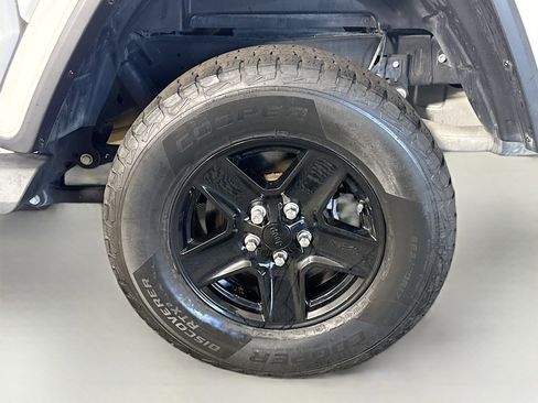 Used 2021 Jeep Gladiator Sport image 37