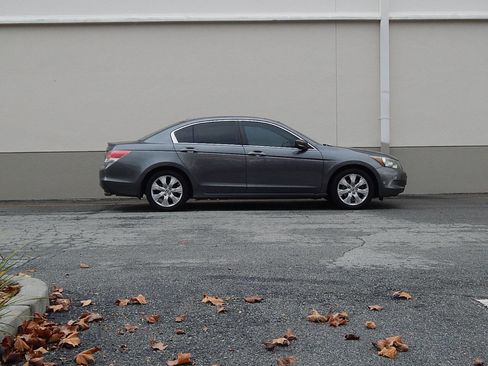 Used 2010 Honda Accord EX-L image 2