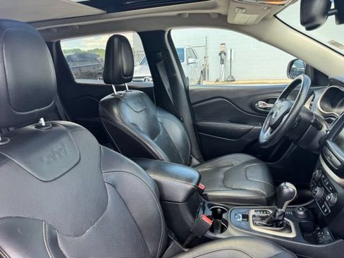 Used 2015 Jeep Cherokee Limited w/ Luxury Group AWD/4WD image 35
