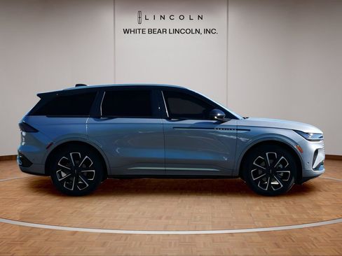 Certified 2024 Lincoln Nautilus Reserve w/ Equipment Group 202A AWD/4WD image 4