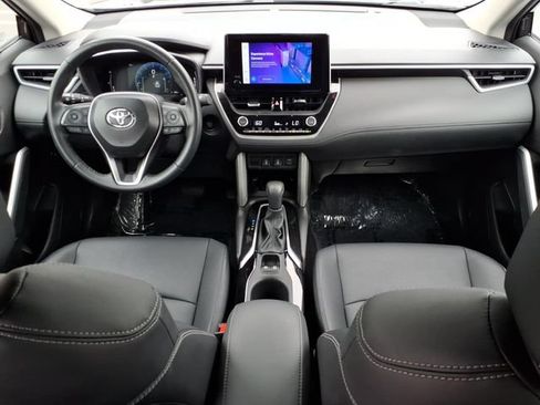 Certified 2025 Toyota Corolla Cross XLE FWD image 12