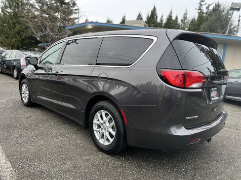 Used 2017 Chrysler Pacifica Touring FWD image 7