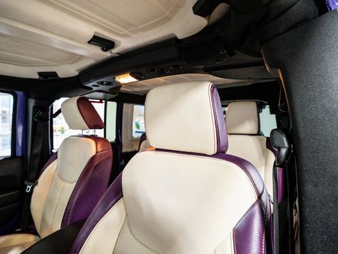 Used 2018 Jeep Wrangler Unlimited Sahara image 36