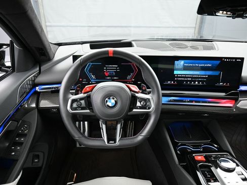 Used 2025 BMW M5 Touring image 19