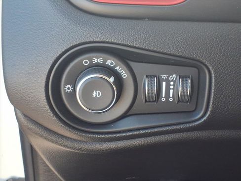 Used 2022 Jeep Renegade Trailhawk image 21