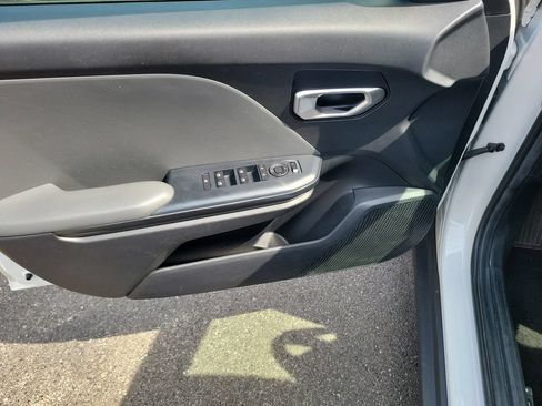 Used 2025 Kia K4 FWD image 19