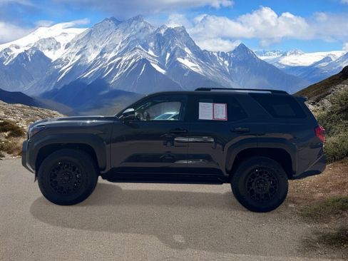 Used 2025 Toyota 4Runner TRD Off-Road Premium AWD/4WD image 2