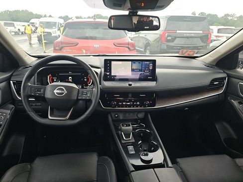 Certified 2025 Nissan Rogue Platinum w/ Tech Package AWD/4WD image 9