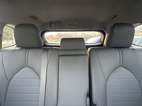 Used 2024 Toyota Highlander XLE image 34