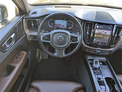 Certified 2022 Volvo XC60 B5 Inscription w/ Advanced Package image 17