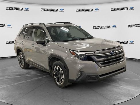 Used 2025 Subaru Forester Premium AWD/4WD image 7