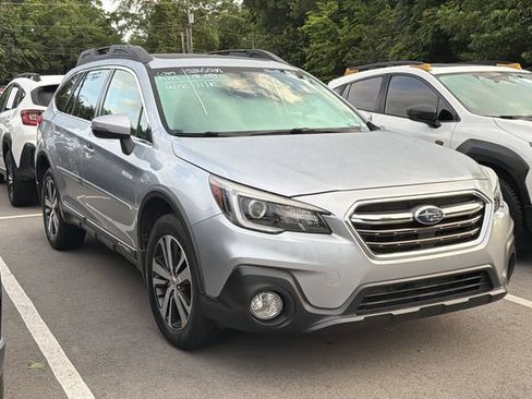 Used 2018 Subaru Outback 3.6R Limited AWD/4WD image 3