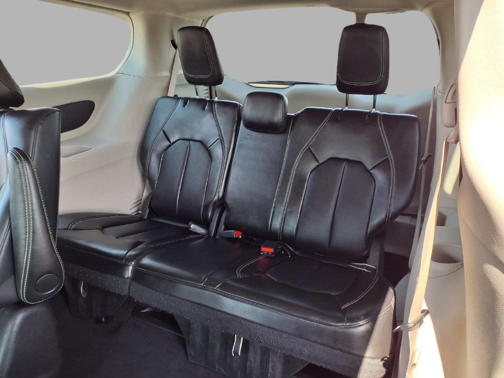 Used 2024 Chrysler Pacifica Limited FWD image 24