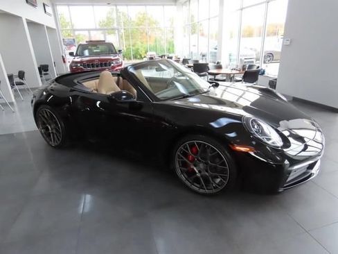 Used 2022 Porsche 911 Carrera 4 AWD/4WD image 10