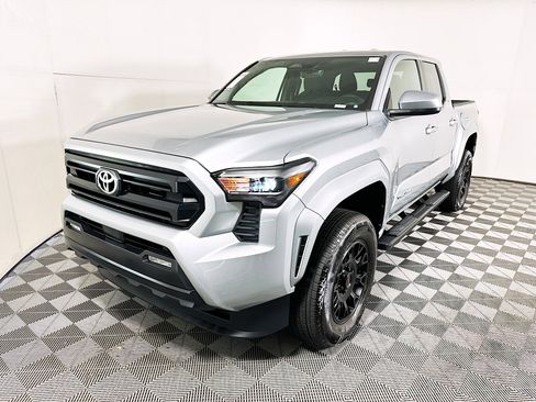 Used 2025 Toyota Tacoma SR5 image 7