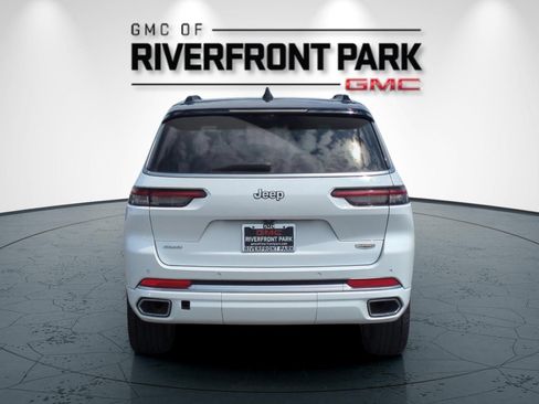Used 2024 Jeep Grand Cherokee L Summit w/ Advanced Protech Group IV AWD/4WD image 4