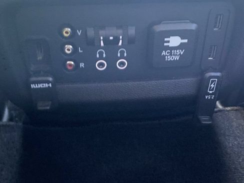 Used 2018 Honda Pilot Elite image 16
