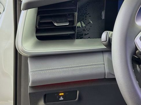 New 2026 Volkswagen Tiguan SE image 10