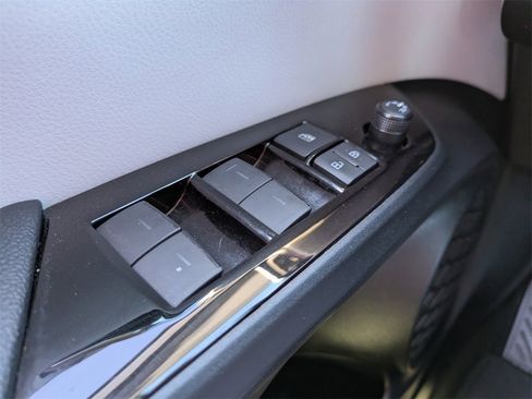 Used 2019 Toyota Prius L Eco image 20