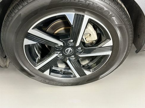 Used 2025 Nissan Sentra SV image 11