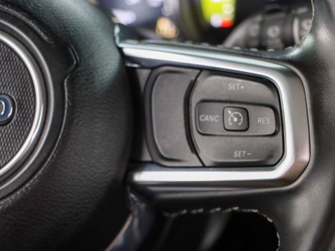 Used 2022 Jeep Wrangler Unlimited Sahara AWD/4WD image 16