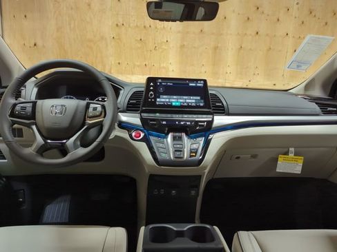New 2026 Honda Odyssey Touring image 13
