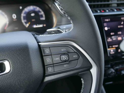 New 2025 Jeep Grand Cherokee Altitude image 33