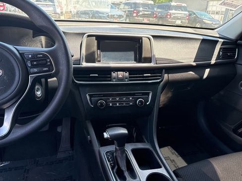 Used 2017 Kia Optima LX w/ Option Group 014 FWD image 10