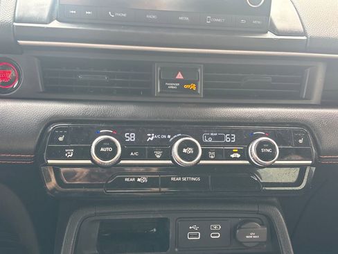 Used 2025 Honda Pilot Sport image 14
