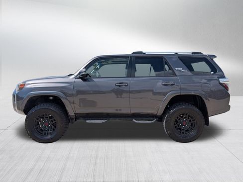 Used 2018 Toyota 4Runner TRD Off-Road Premium AWD/4WD image 2