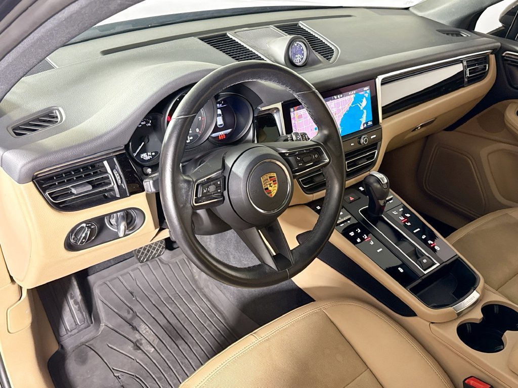 Certified 2023 Porsche Macan AWD/4WD image 4
