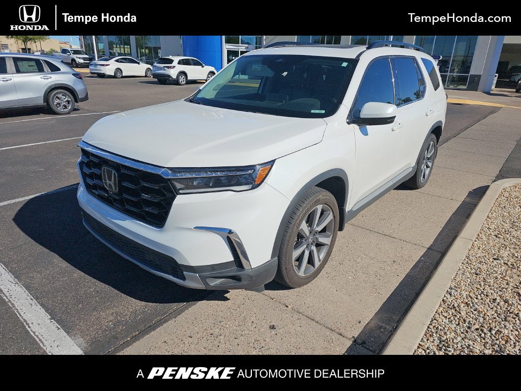 Used 2025 Honda Pilot Touring image 1