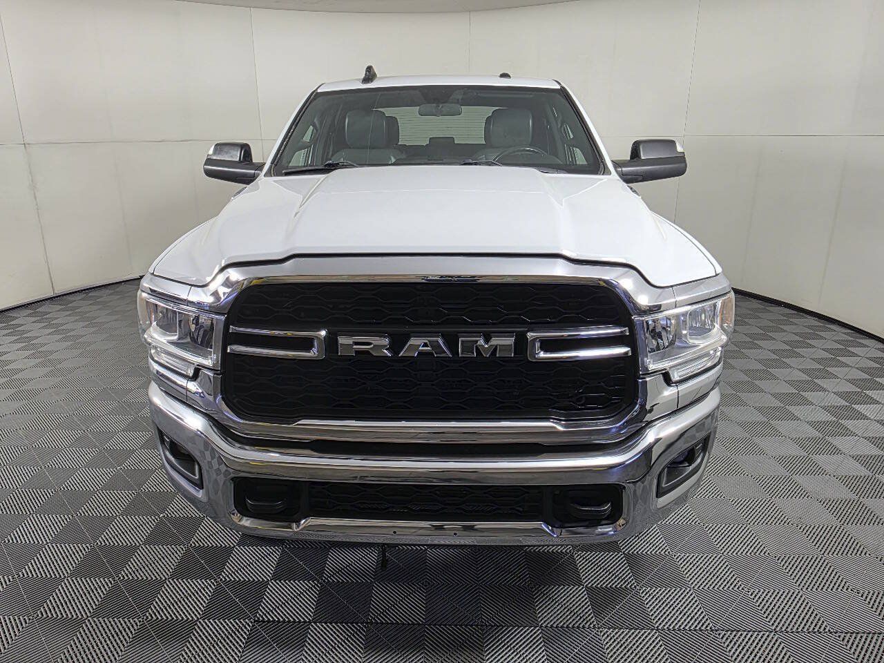 Used 2022 RAM 2500 Tradesman w/ Chrome Appearance Group AWD/4WD image 11